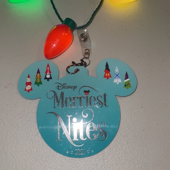 DisneyParks Exclusive Disney Merriest Nites 2021 Lights Necklace COLLECTORS ITEM - Picture 5 of 6